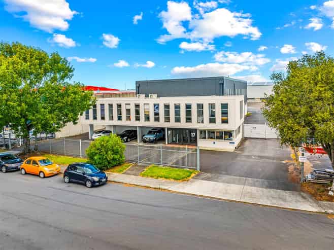 CBRE | Large Metalled Yard + 1,138sqm WH