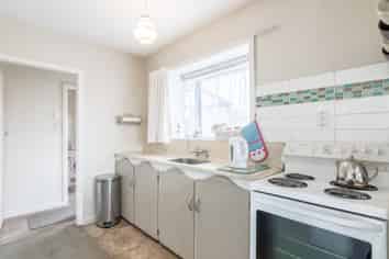 15 Vardon Crescent, SHIRLEY