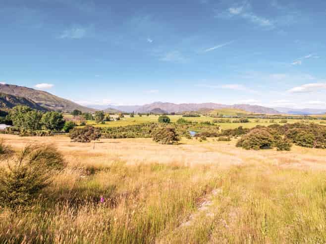 16 Emerald Bluffs Lane, Glendhu Bay