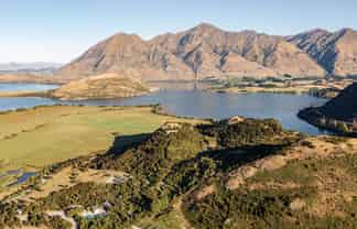 16 Emerald Bluffs Lane, Glendhu Bay