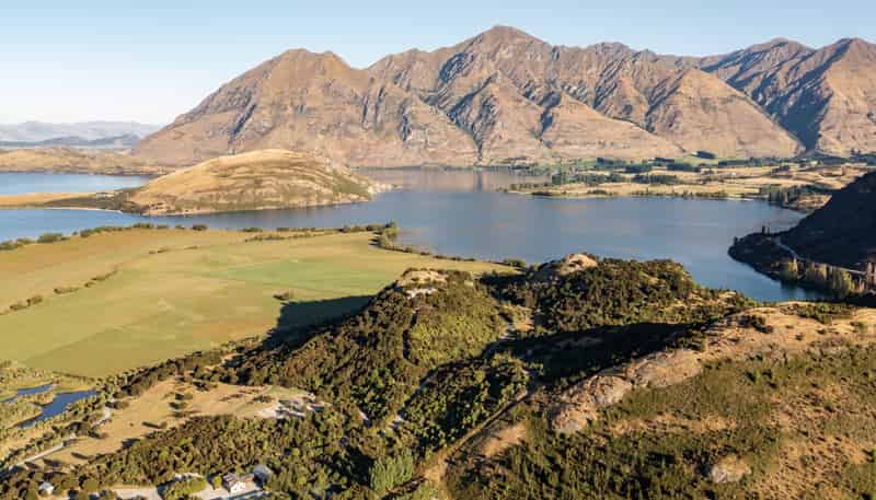 16 Emerald Bluffs Lane, Glendhu Bay