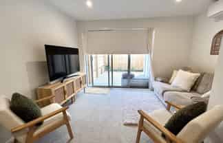 8 Ngae Place , Mangere East