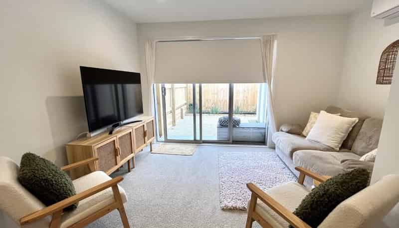 8 Ngae Place , Mangere East