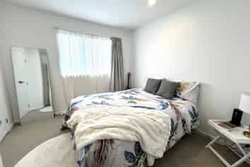 8 Ngae Place , Mangere East