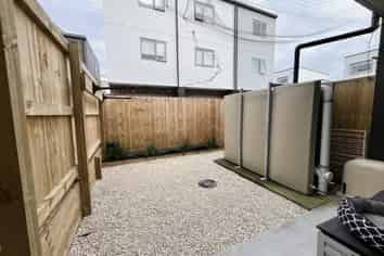 8 Ngae Place , Mangere East