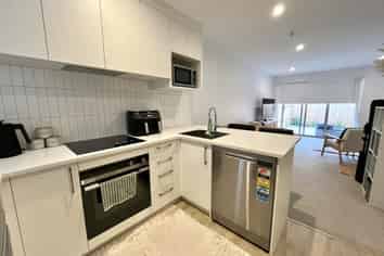 8 Ngae Place , Mangere East