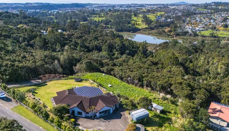 241 Paremoremo Road, Hobsonville