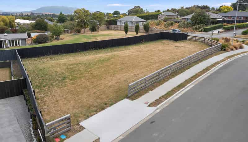 2 Foster Place, Amberley