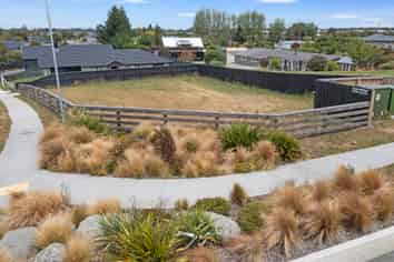 2 Foster Place, Amberley