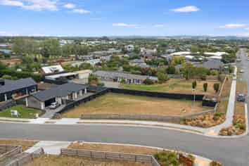 2 Foster Place, Amberley