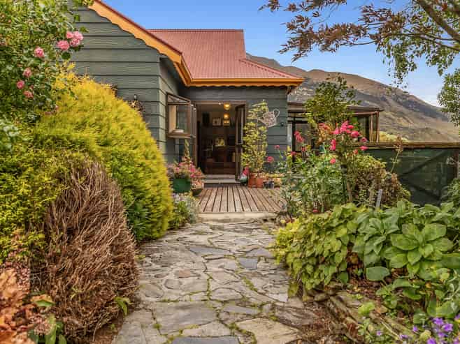 12 Skinner Crescent, Lake Hawea