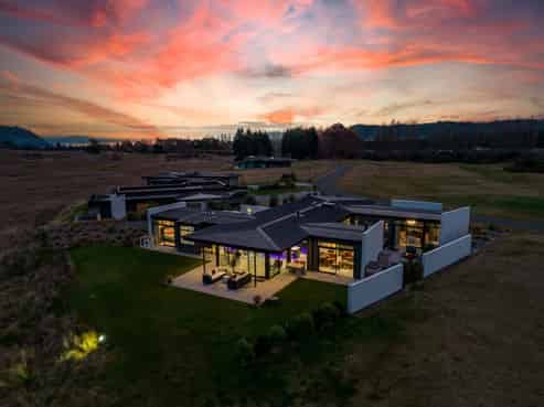 16 The Fairways, Kinloch