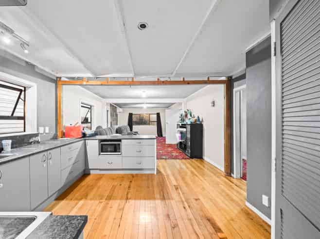 8 View Road, Mangere