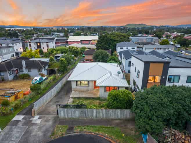8 View Road, Mangere