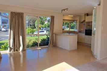 9 Harbour Lights Close, West Harbour