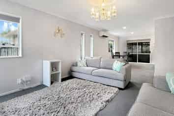 12 Stewart Gibson Road, The Gardens