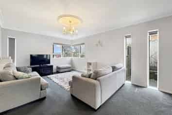 12 Stewart Gibson Road, The Gardens