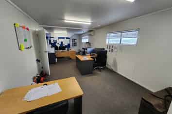 DRIVE THROUGH INDUSTRIAL WITH LARGE YARD
