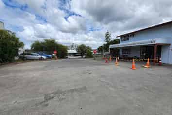 DRIVE THROUGH INDUSTRIAL WITH LARGE YARD
