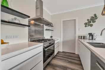 5 Pembroke Road West, Stratford