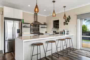 5 Pembroke Road West, Stratford