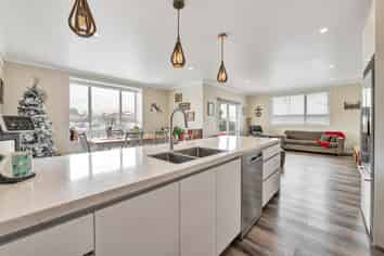 5 Pembroke Road West, Stratford