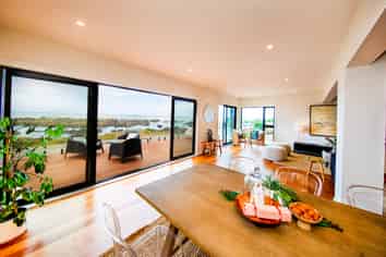 354 The Esplanade, Island Bay