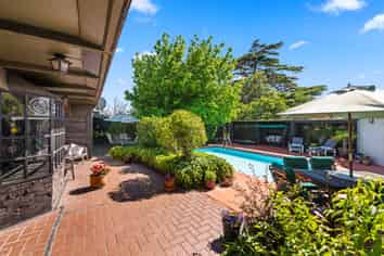 56 New Renwick Road, Burleigh