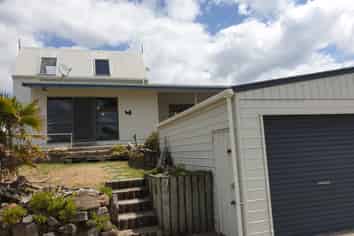 718 Papamoa Beach Road, Papamoa