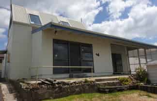 718 Papamoa Beach Road, Papamoa