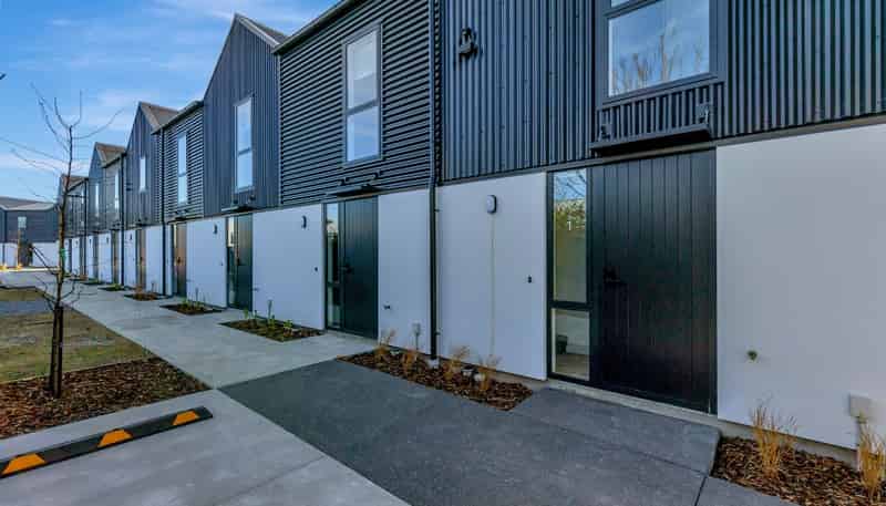 1/9 Grove Road, Addington