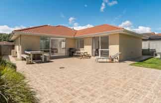 5 Tarn Close, Pyes Pa