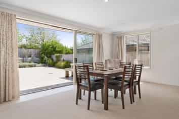 5 Tarn Close, Pyes Pa