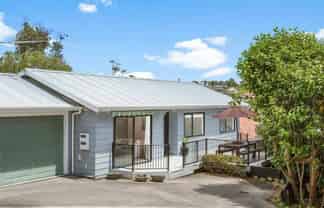 2/614 Beach Road, Browns Bay