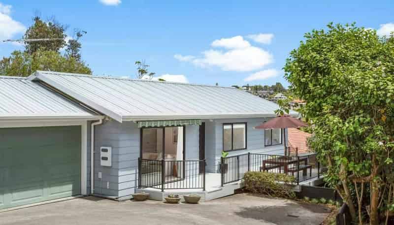 2/614 Beach Road, Browns Bay