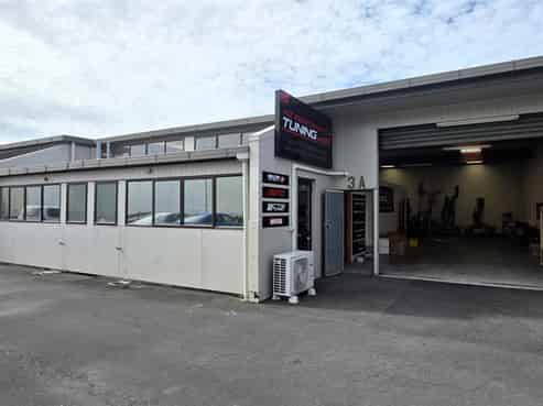 CBRE | Versatile Henderson Valley Unit