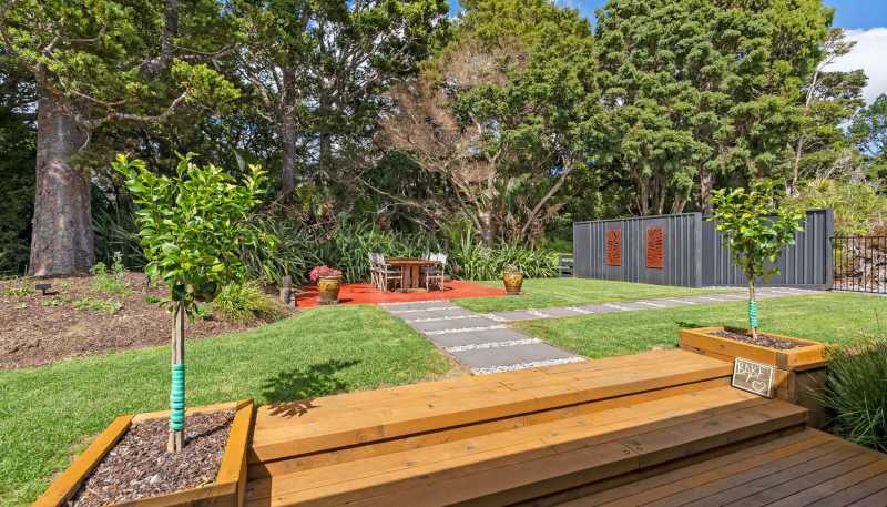 1140 Russell Road, Helena Bay