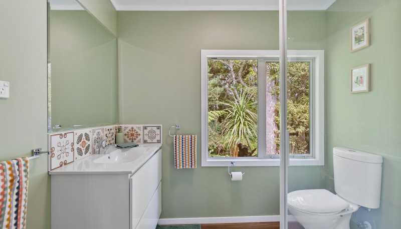 1140 Russell Road, Helena Bay