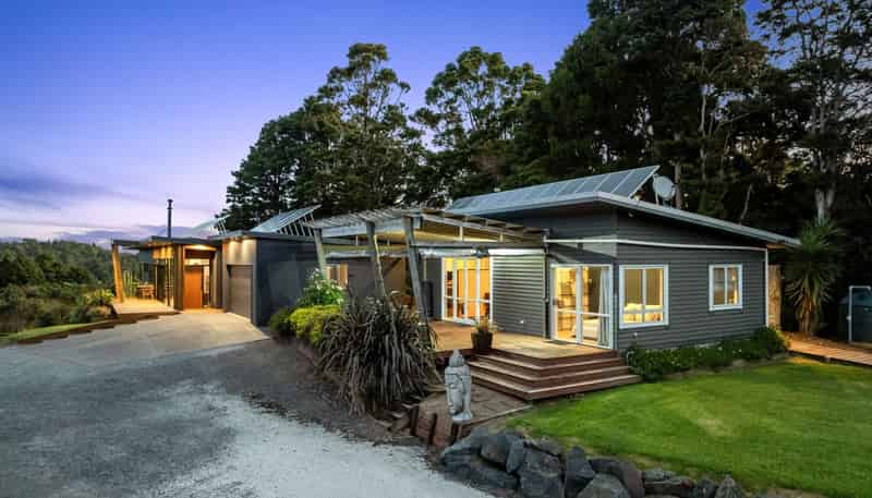 1140 Russell Road, Helena Bay