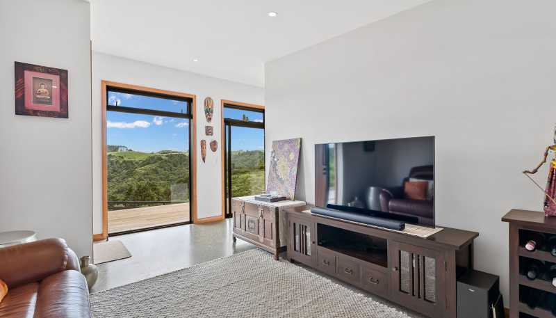 1140 Russell Road, Helena Bay