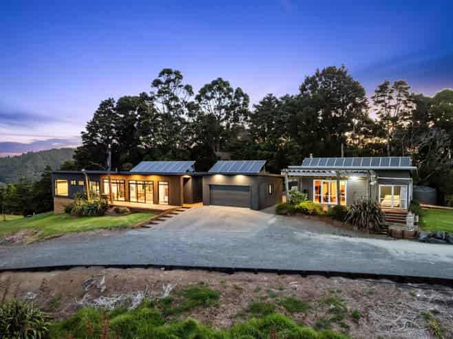 1140 Russell Road, Helena Bay