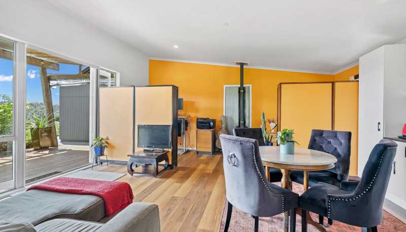 1140 Russell Road, Helena Bay