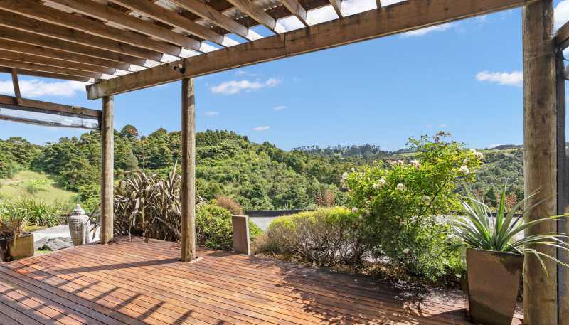 1140 Russell Road, Helena Bay