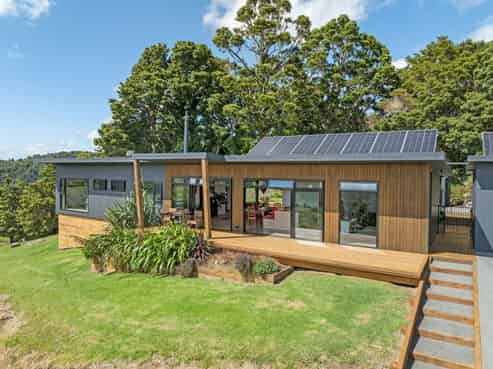 1140 Russell Road, Helena Bay