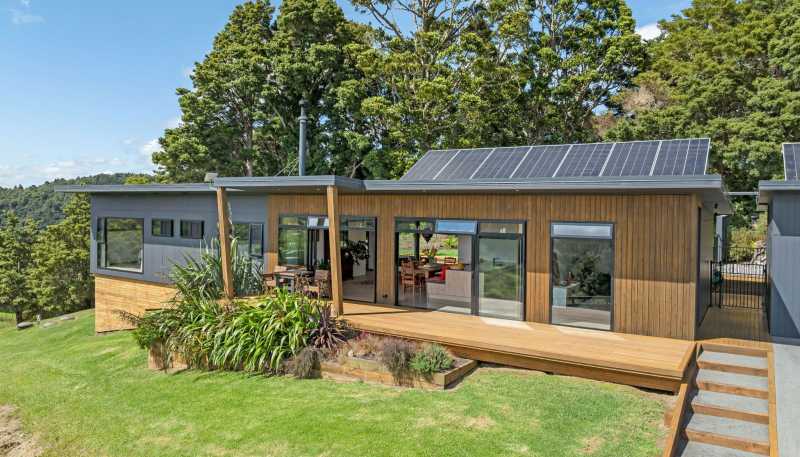 1140 Russell Road, Helena Bay