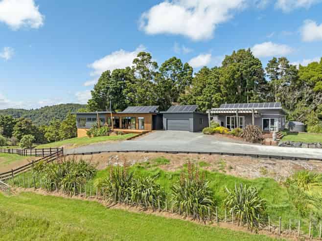 1140 Russell Road, Helena Bay