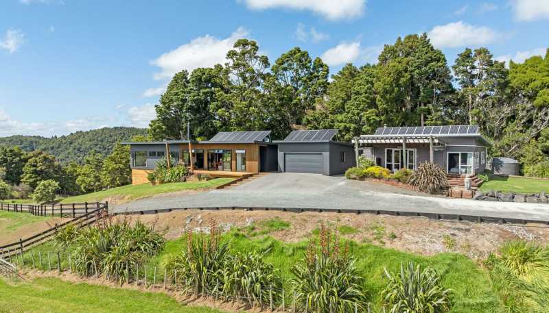 1140 Russell Road, Helena Bay