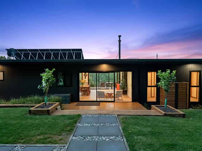 1140 Russell Road, Helena Bay