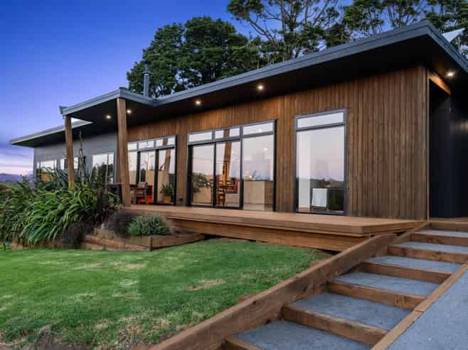 1140 Russell Road, Helena Bay