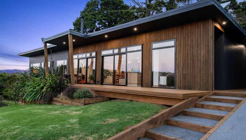 1140 Russell Road, Helena Bay